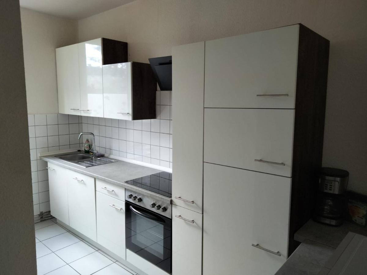 Modernes Apartment Mit 2 Schlafzimmern Und Privatparkplatz Nahe Innenstadt Neumuenster Ngoại thất bức ảnh