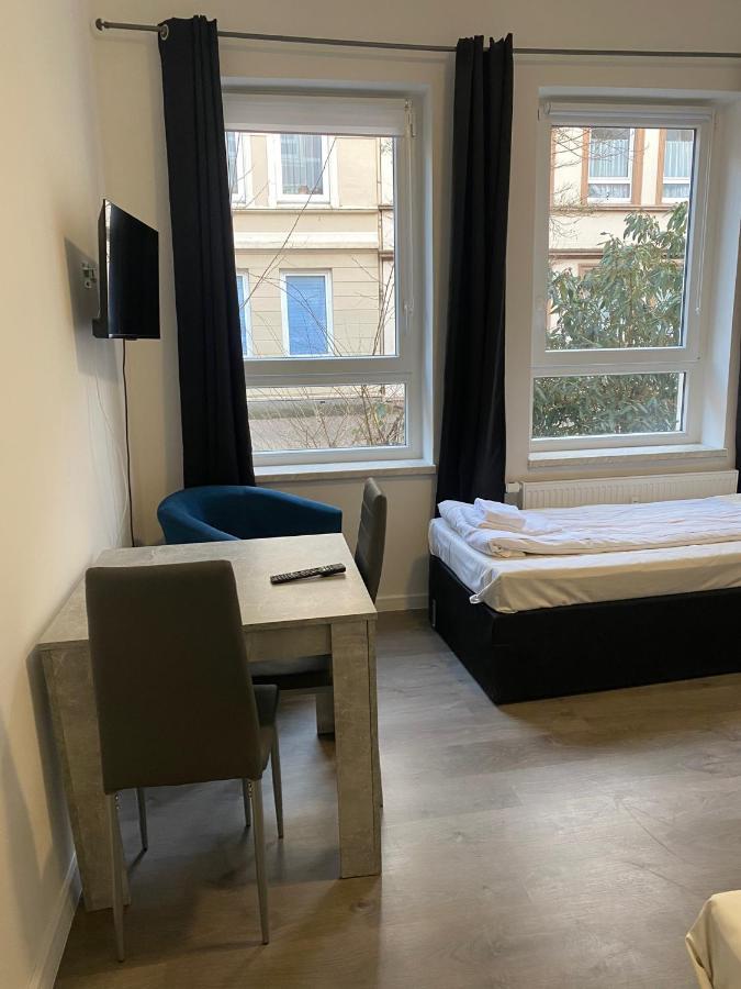 Modernes Apartment Mit 2 Schlafzimmern Und Privatparkplatz Nahe Innenstadt Neumuenster Ngoại thất bức ảnh
