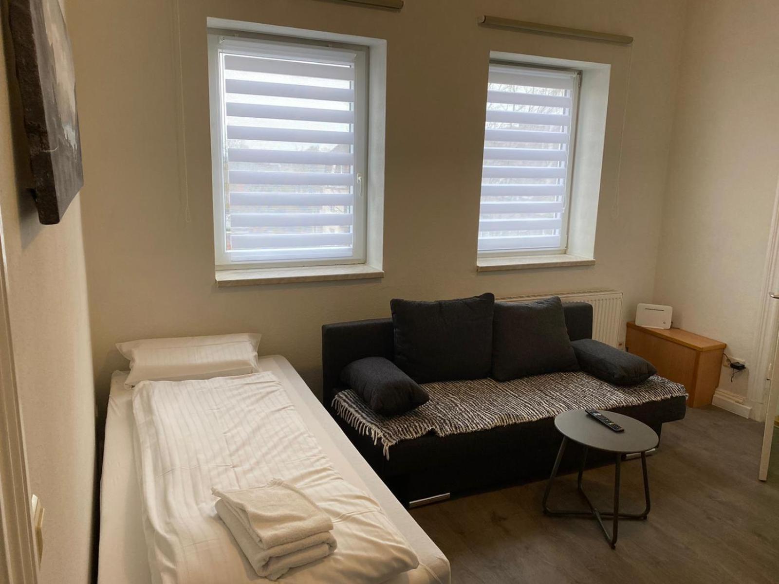 Modernes Apartment Mit 2 Schlafzimmern Und Privatparkplatz Nahe Innenstadt Neumuenster Ngoại thất bức ảnh