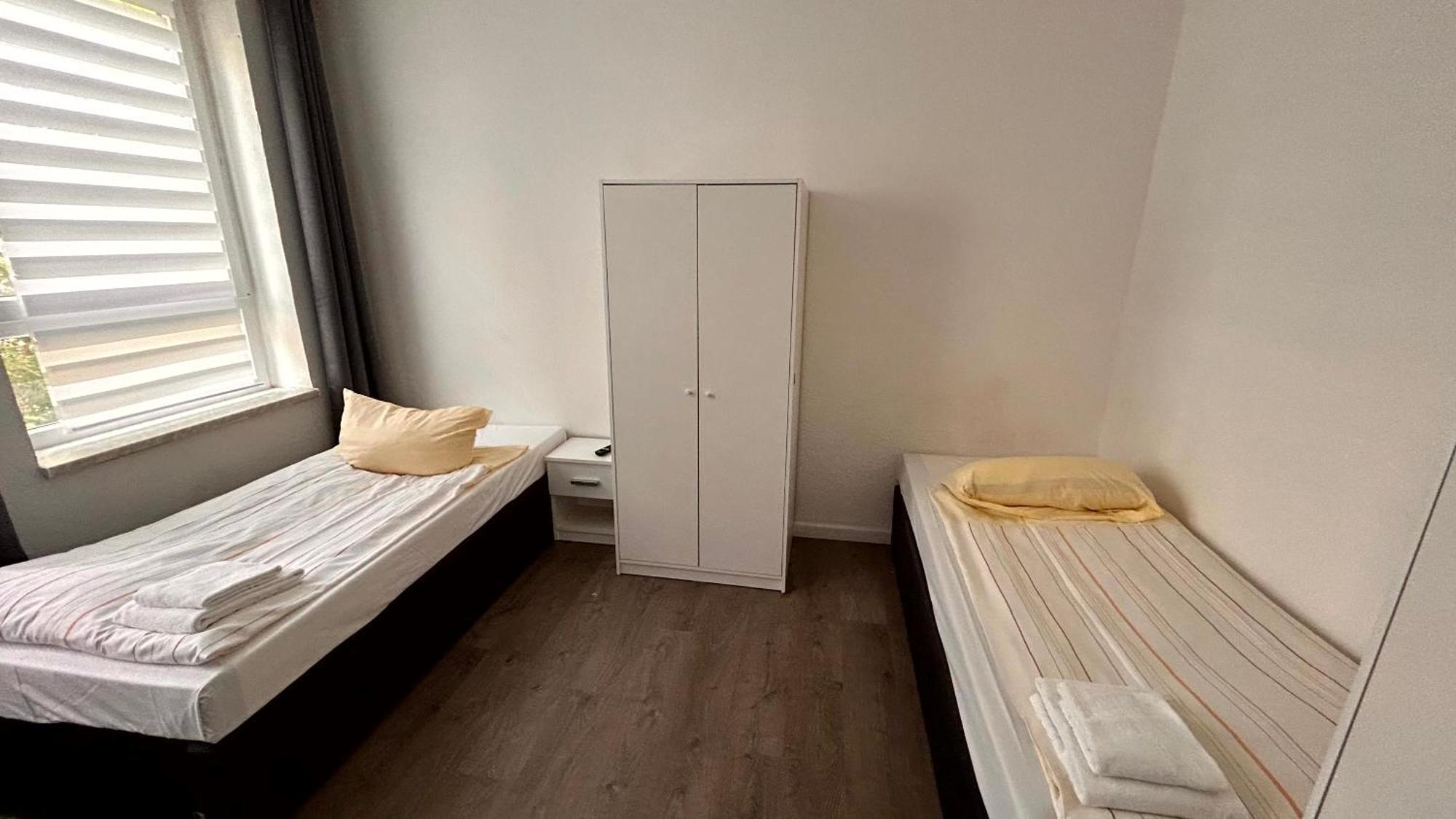 Modernes Apartment Mit 2 Schlafzimmern Und Privatparkplatz Nahe Innenstadt Neumuenster Ngoại thất bức ảnh