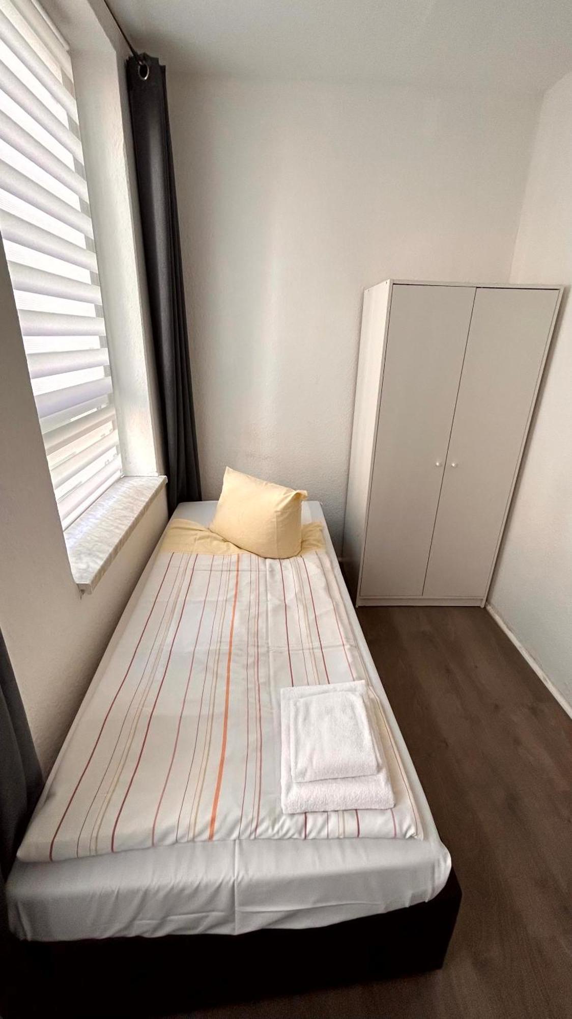 Modernes Apartment Mit 2 Schlafzimmern Und Privatparkplatz Nahe Innenstadt Neumuenster Ngoại thất bức ảnh