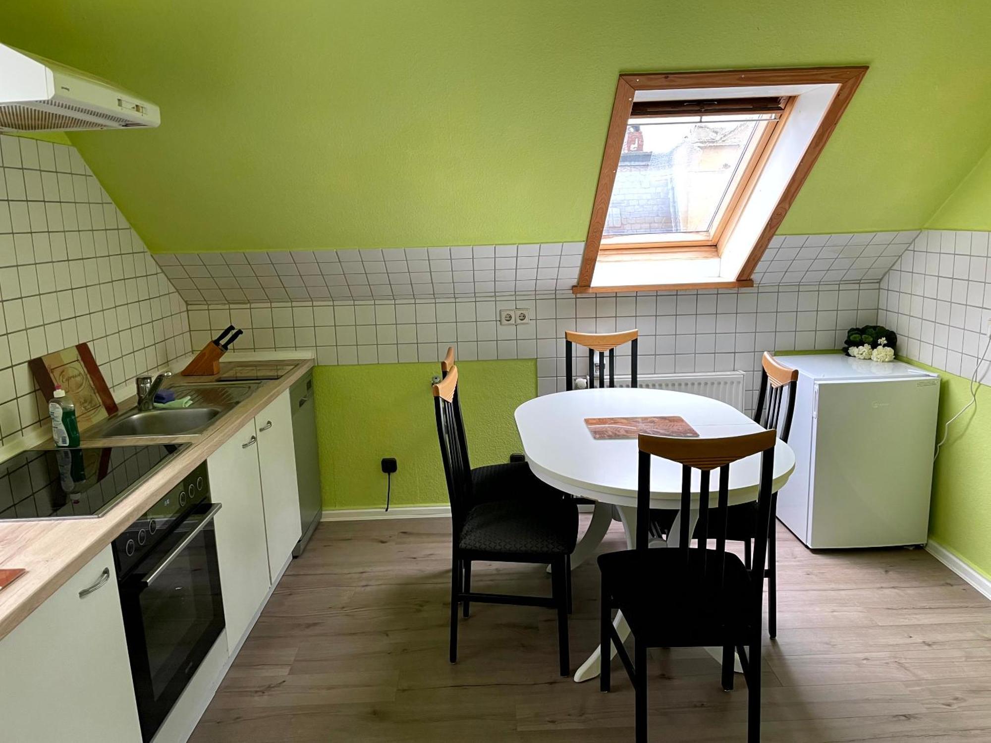 Modernes Apartment Mit 2 Schlafzimmern Und Privatparkplatz Nahe Innenstadt Neumuenster Ngoại thất bức ảnh