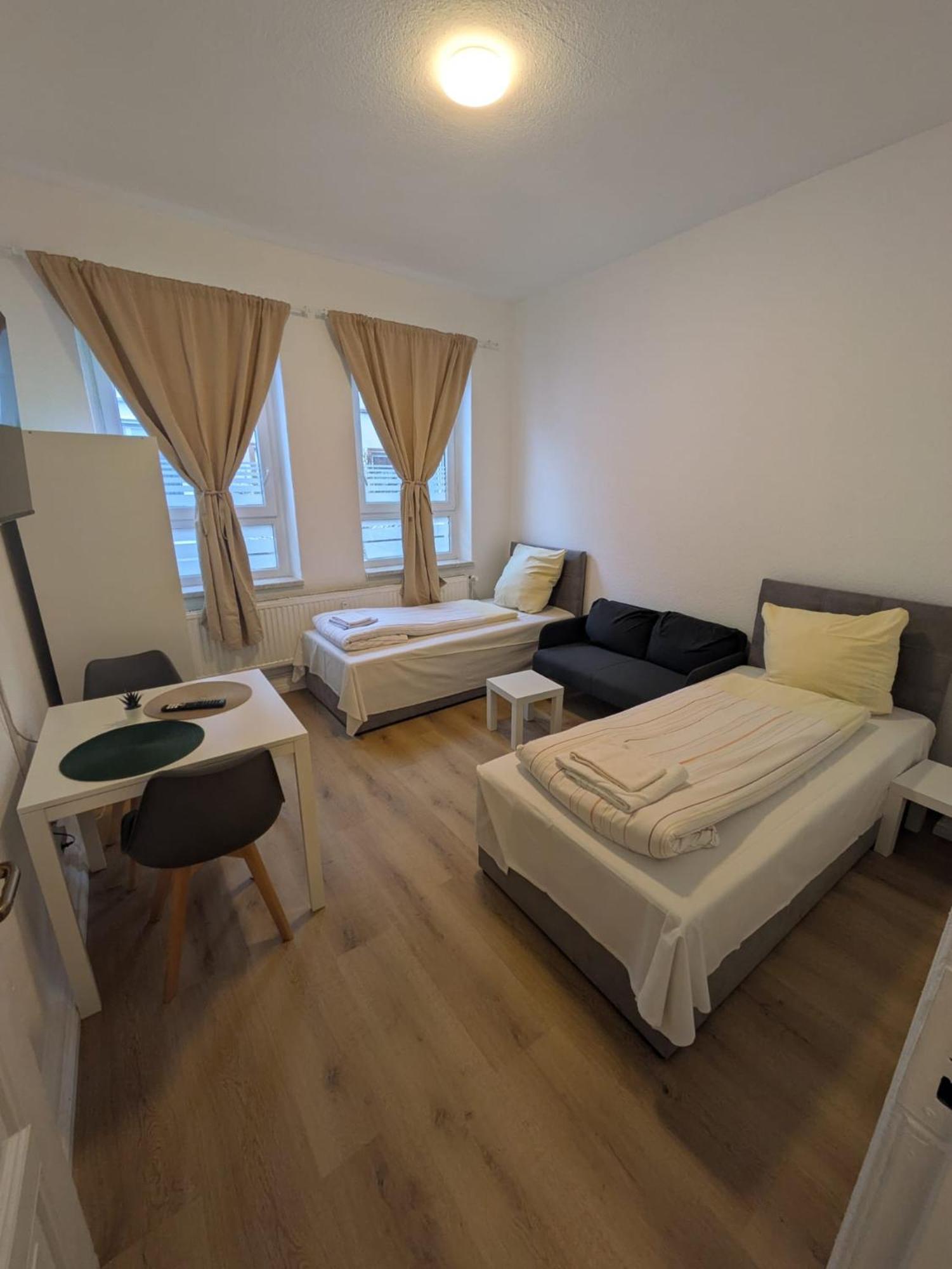 Modernes Apartment Mit 2 Schlafzimmern Und Privatparkplatz Nahe Innenstadt Neumuenster Ngoại thất bức ảnh