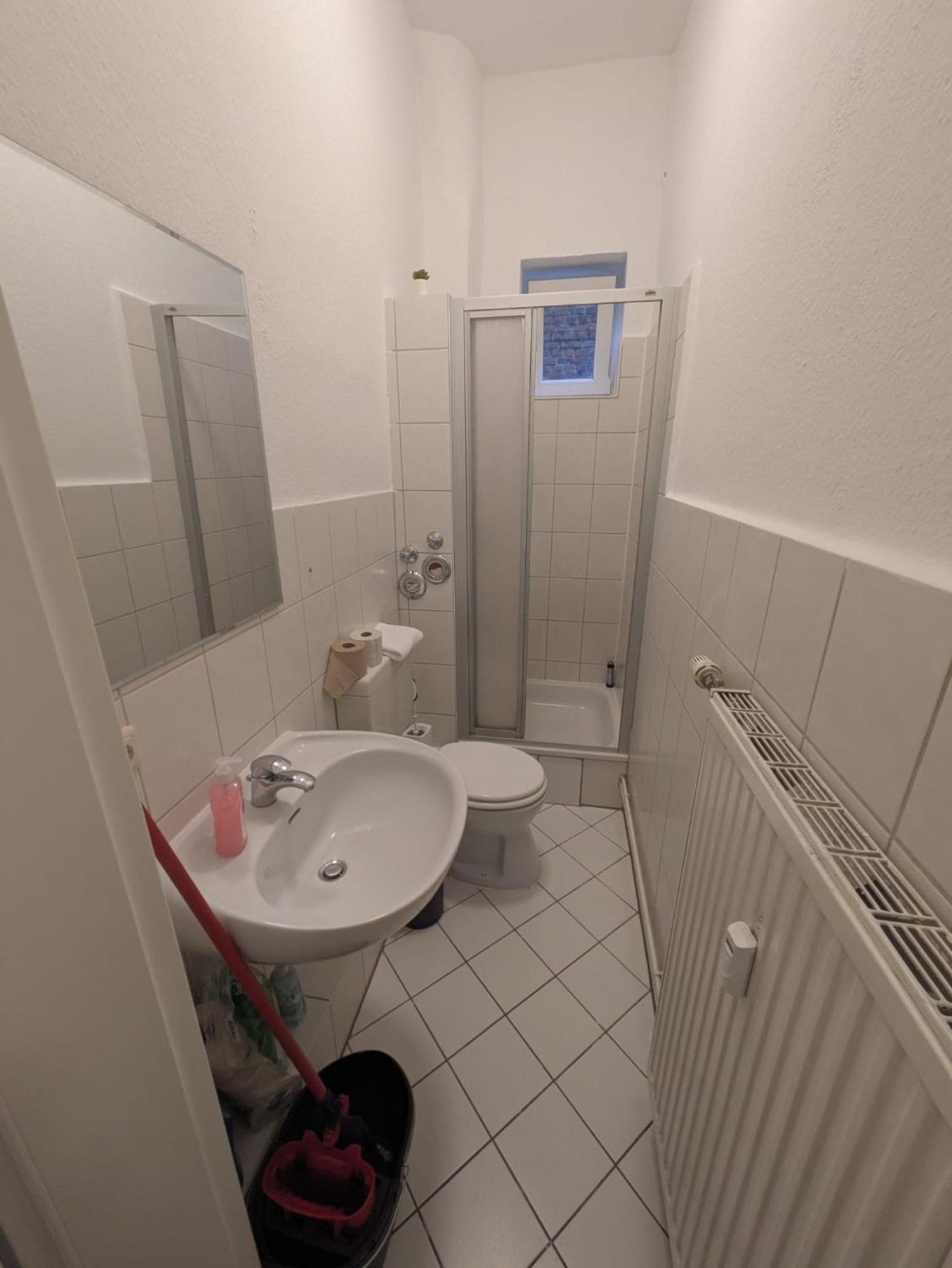 Modernes Apartment Mit 2 Schlafzimmern Und Privatparkplatz Nahe Innenstadt Neumuenster Ngoại thất bức ảnh