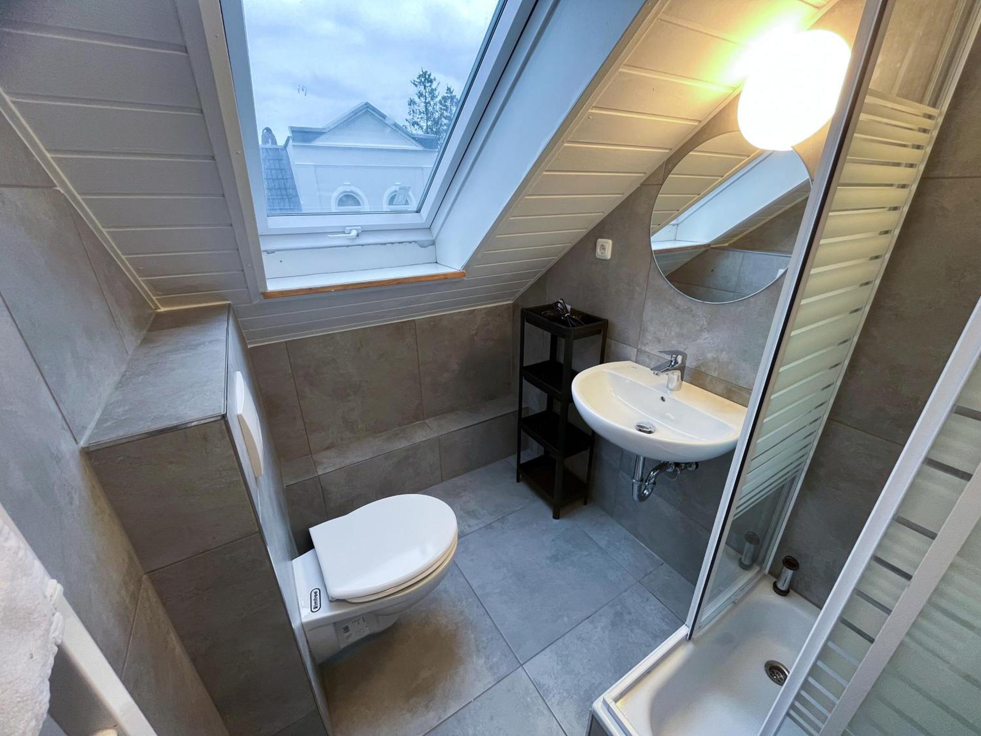 Modernes Apartment Mit 2 Schlafzimmern Und Privatparkplatz Nahe Innenstadt Neumuenster Ngoại thất bức ảnh