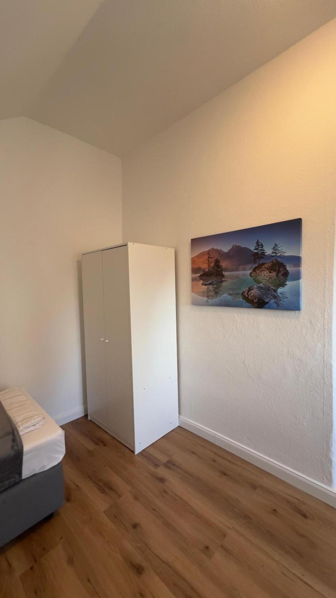 Modernes Apartment Mit 2 Schlafzimmern Und Privatparkplatz Nahe Innenstadt Neumuenster Ngoại thất bức ảnh