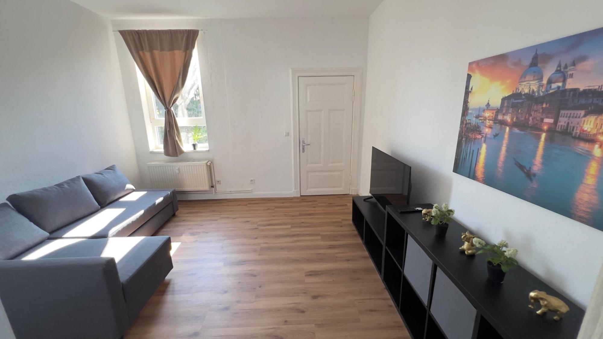 Modernes Apartment Mit 2 Schlafzimmern Und Privatparkplatz Nahe Innenstadt Neumuenster Ngoại thất bức ảnh