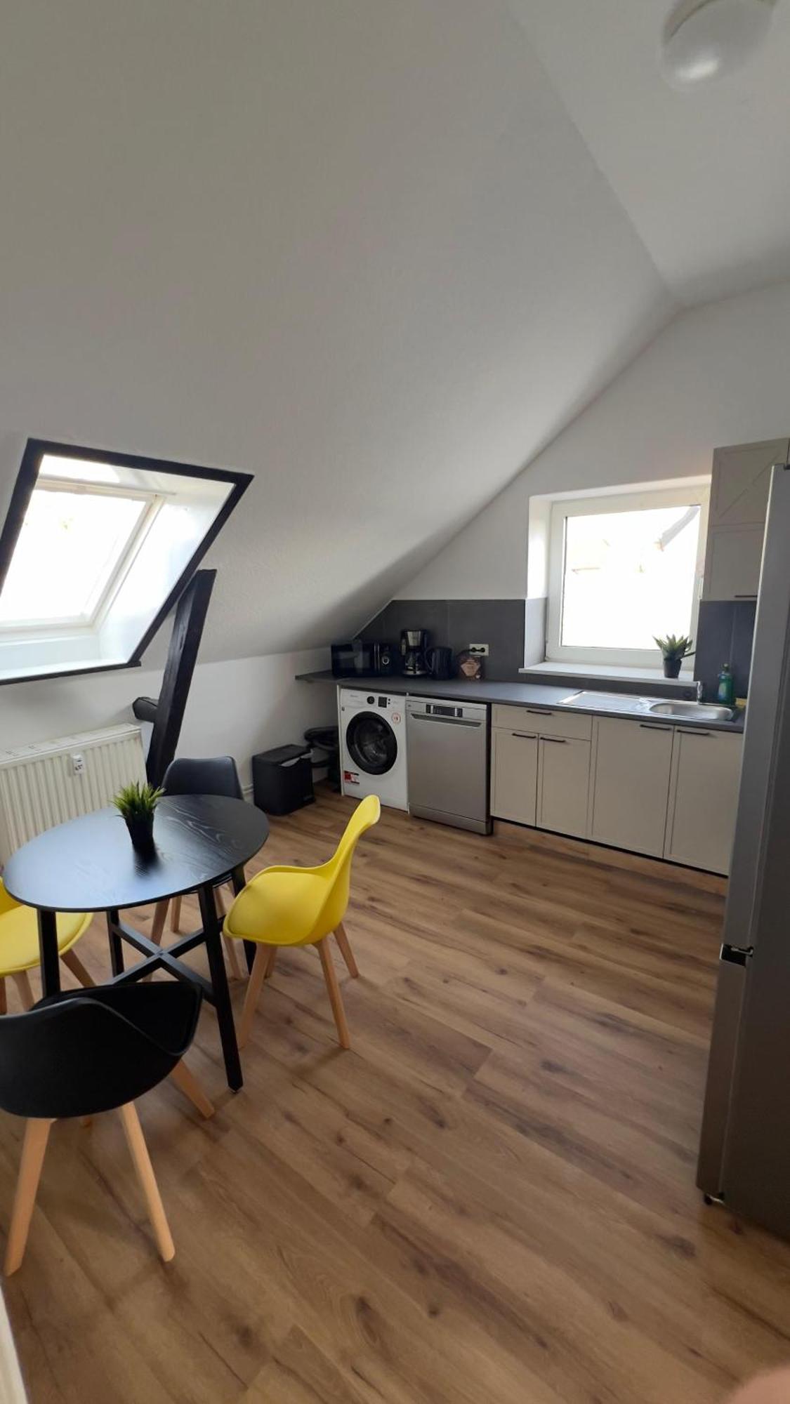 Modernes Apartment Mit 2 Schlafzimmern Und Privatparkplatz Nahe Innenstadt Neumuenster Ngoại thất bức ảnh